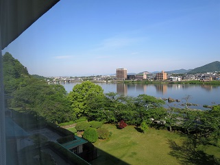 ホテルの部屋から撮影　木曽川